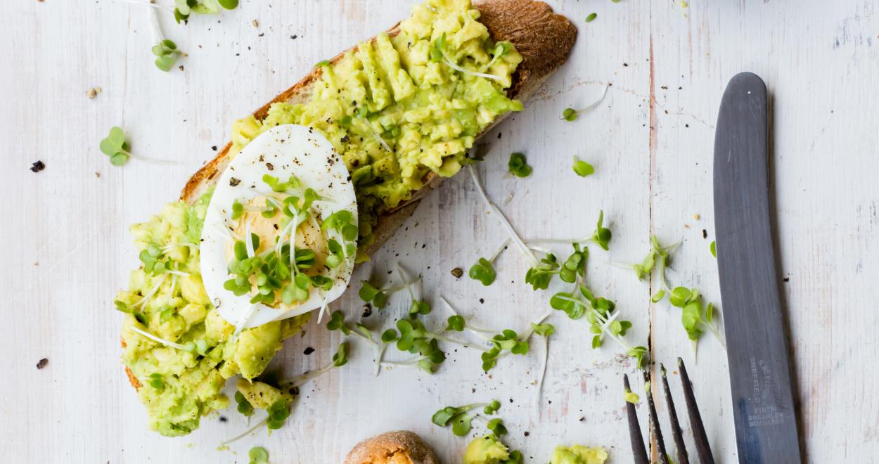 Avocadotoast mit Ei