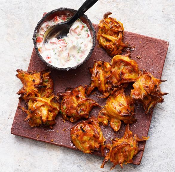 Zwiebelfritters aus der Heißluftfritteuse mit Joghurtdip