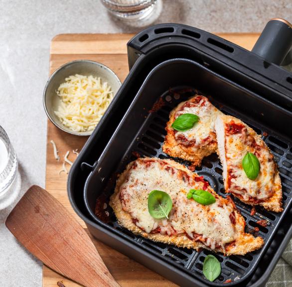 Hähnchen alla Parmigiana mit Mozzarella überbacken