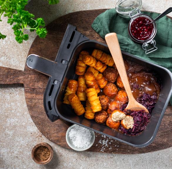 Mini-Frikadellen mit Rotkohl und Kroketten