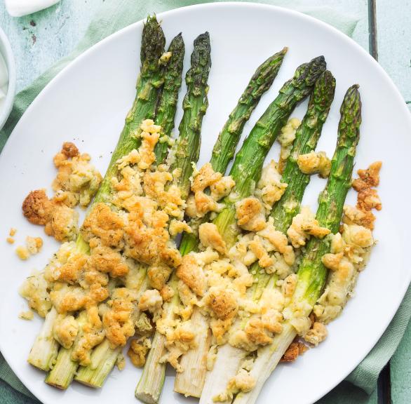 Airfryer-Spargel mit Parmesancrispies