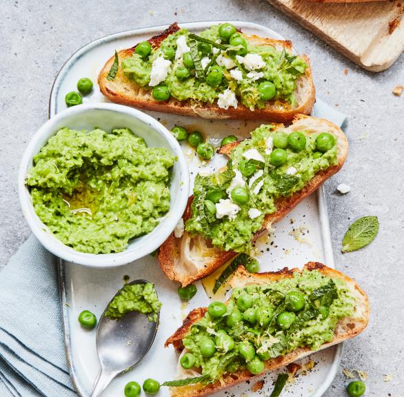 Crostini mit Erbsenpüree