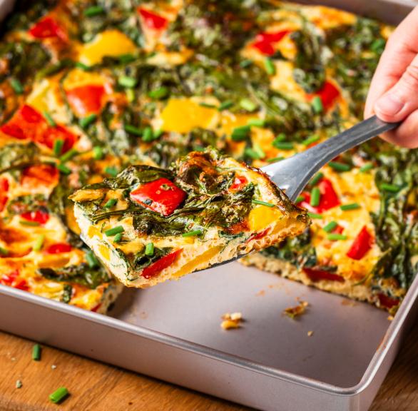 Frühstück aus dem AirFryer: Frittata mit Paprika und Spinat