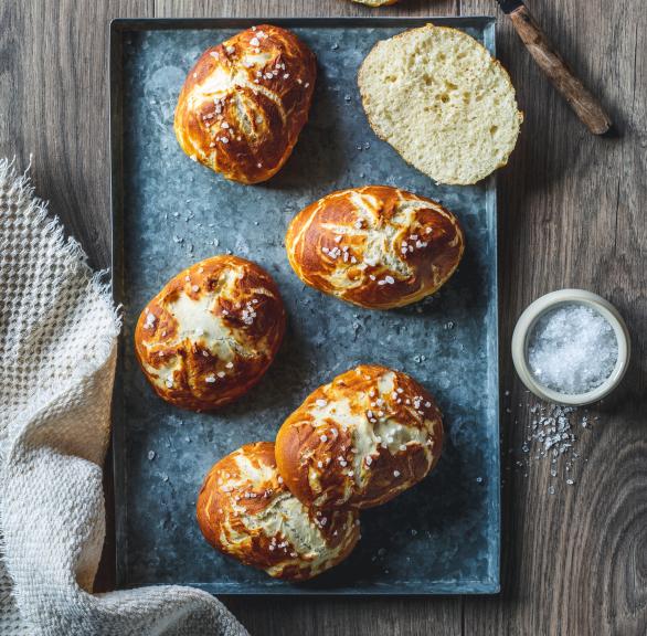 Knusprige Laugenbrötchen
