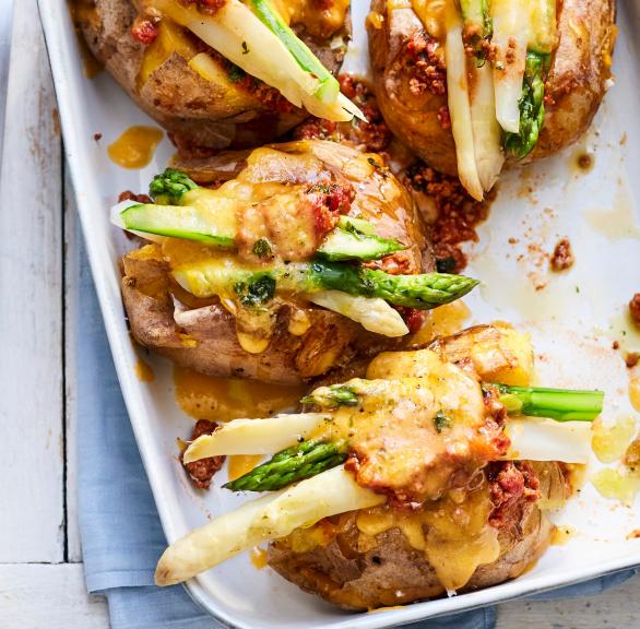Gefüllte Kartoffeln mit Hackfleisch und Spargel
