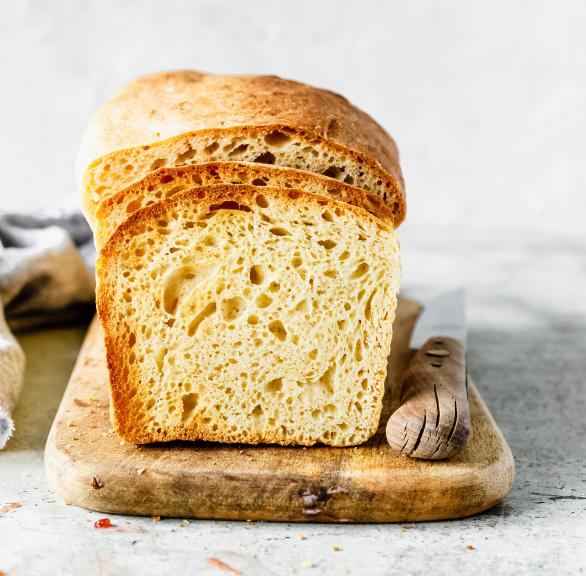 Toastbrot im AirFryer gebacken in Scheiben geschnitten