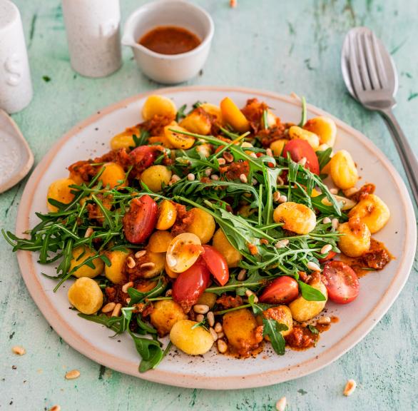 Warmer Gnocchisalat mit Pesto