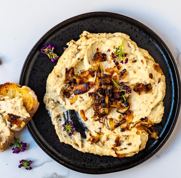 Zwiebel-Cheddar-Dip