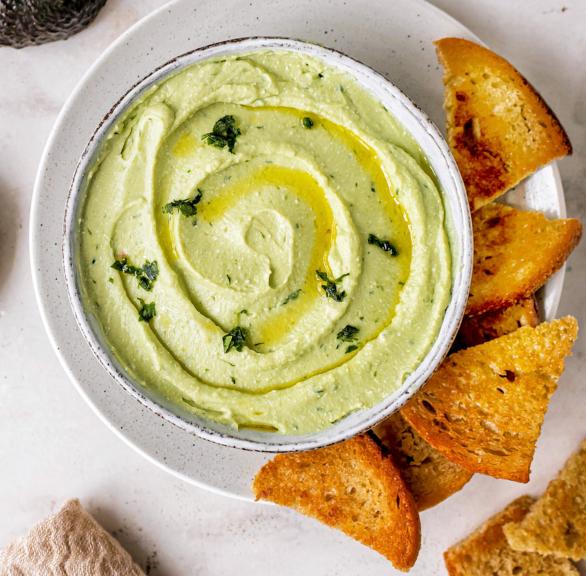Cremiger Avocado-Feta Dip