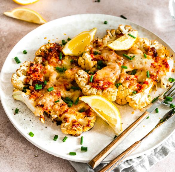 Gebackene Blumenkohl-Schnitzel mit Käse