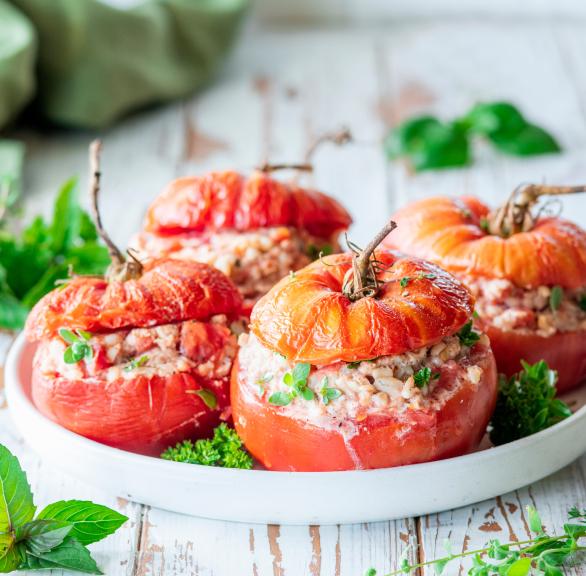 Gefüllte Tomaten mit Hühnchen und Bulgur