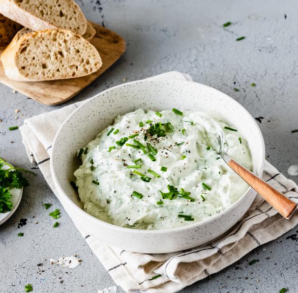 Quark-Kräuter-Dip