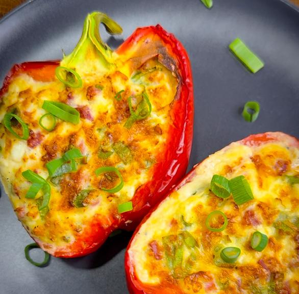 Gefüllte Hüttenkäse-Paprika