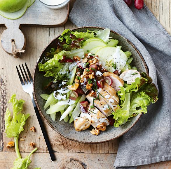 Waldorfsalat mit Hähnchenbrust