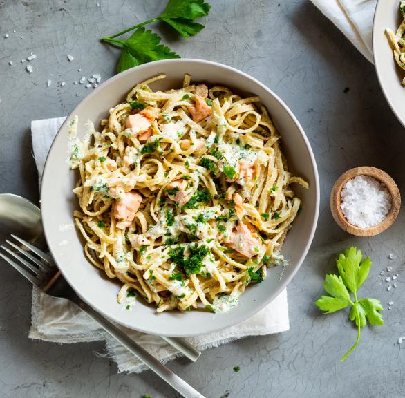 Bandnudeln mit Lachs