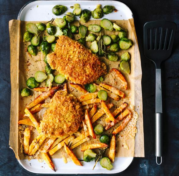 Schnitzel mit Rosenkohl und Gruyère-Pommes