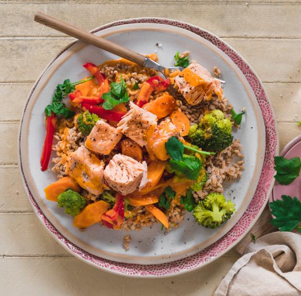 Lachs mit Dinkel und Gemüse