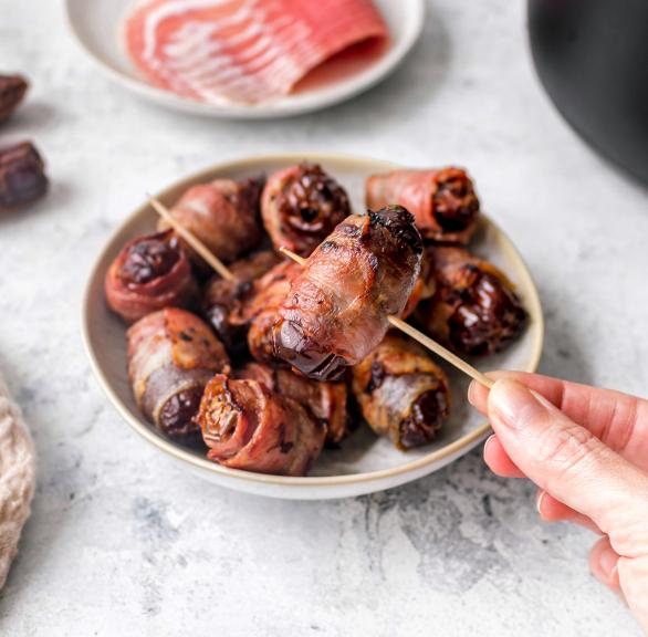 Datteln im Speckmantel