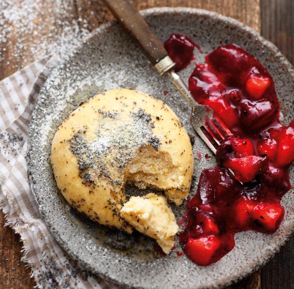 Germknödel mit Pflaumenkompott