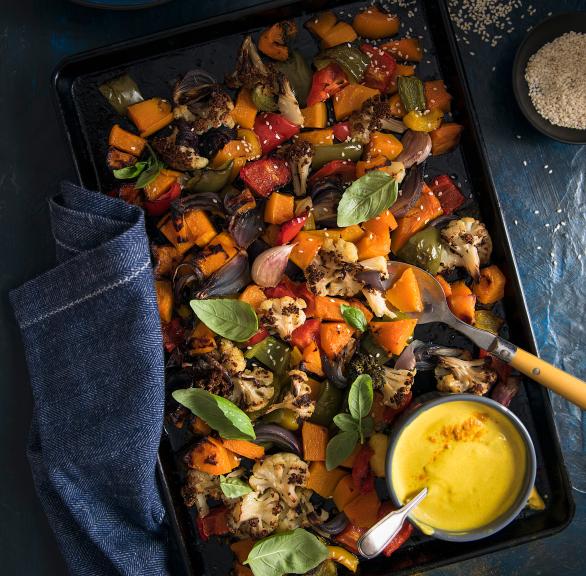 Geröstetes Gemüse mit Kurkuma-Tahindip