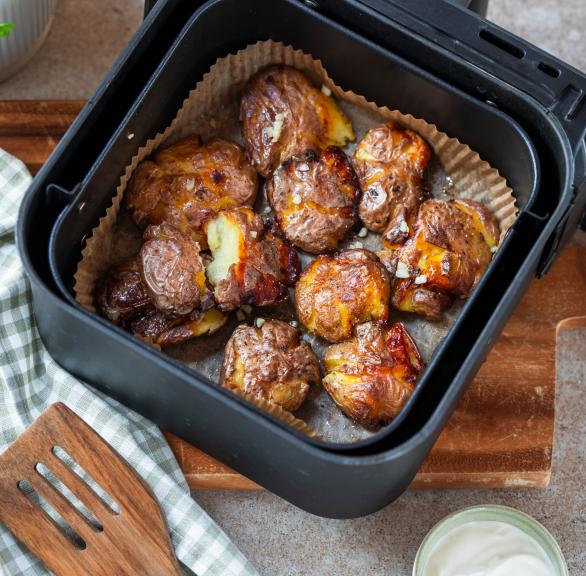 Knusprige Smashed Potatoes mit Knoblauch