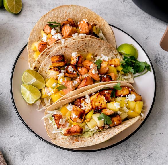 Lachs-Tacos mit Mango und Avocado