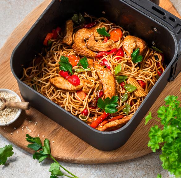 Asia-Nudeln mit Hähnchen und Gemüse