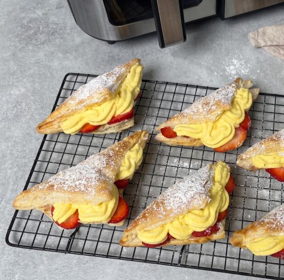 Erdbeer-Vanille Blätterteig-Taschen