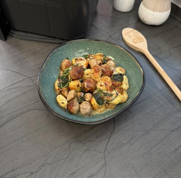 Gnocchi mit Pilzen und Bratwurst