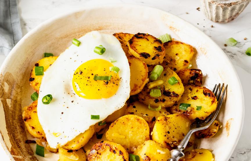 Krosse Bratkartoffeln mit Spiegelei