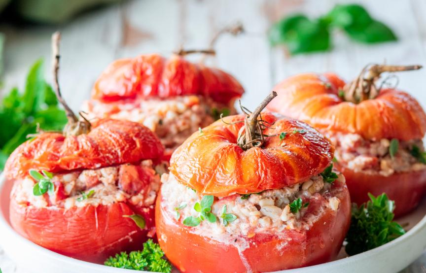 Gefüllte Tomaten mit Hühnchen und Bulgur