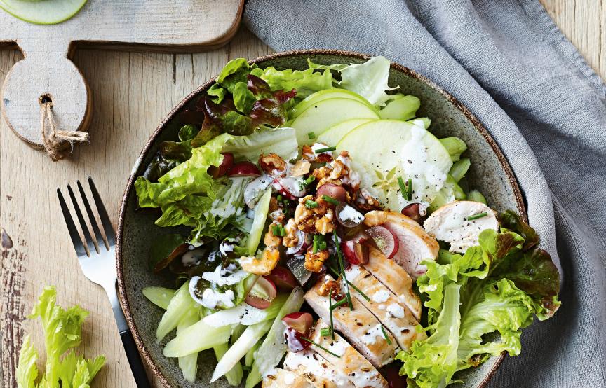 Waldorfsalat mit Hähnchenbrust