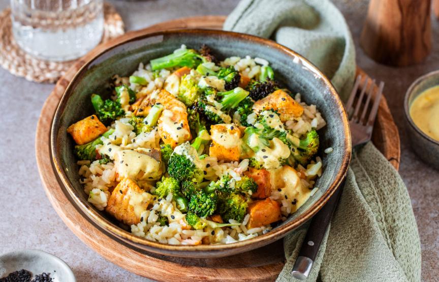 Knuspriger Curry-Lachs mit Reis