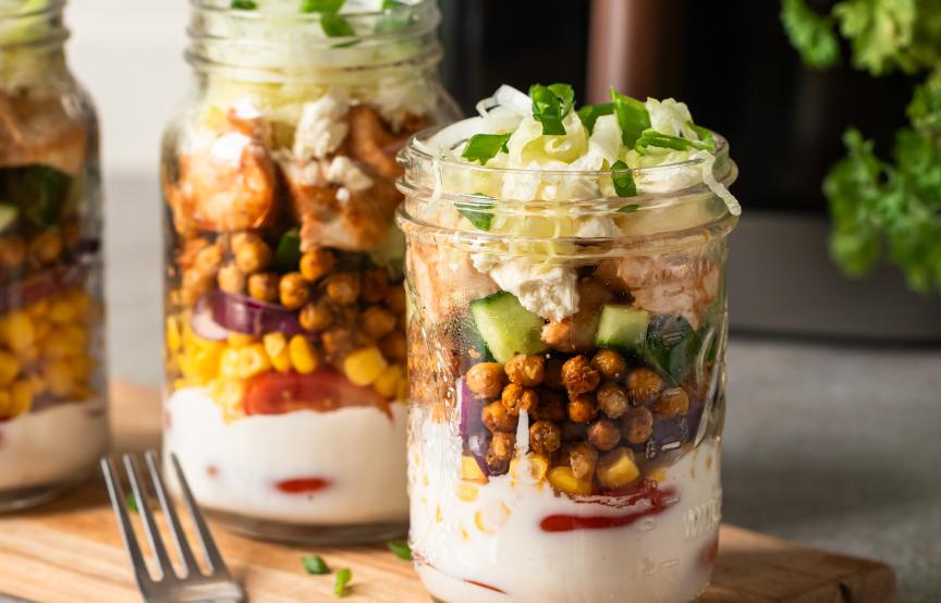 High Protein Salat mit Hähnchen und Kichererbsen