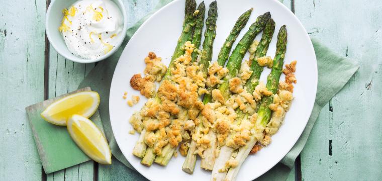 Airfryer-Spargel mit Parmesancrispies