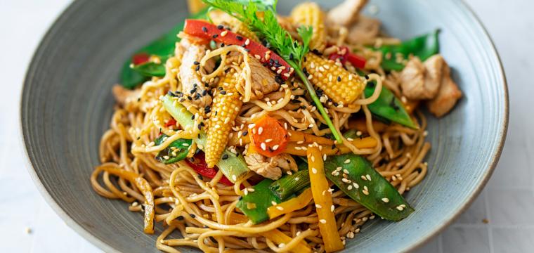 Bratnudeln mit Hähnchen Bratnudeln mit Hähnchen