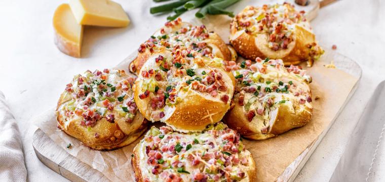 Flammkuchen-Laugenbrötchen Flammkuchen-Laugenbrötchen