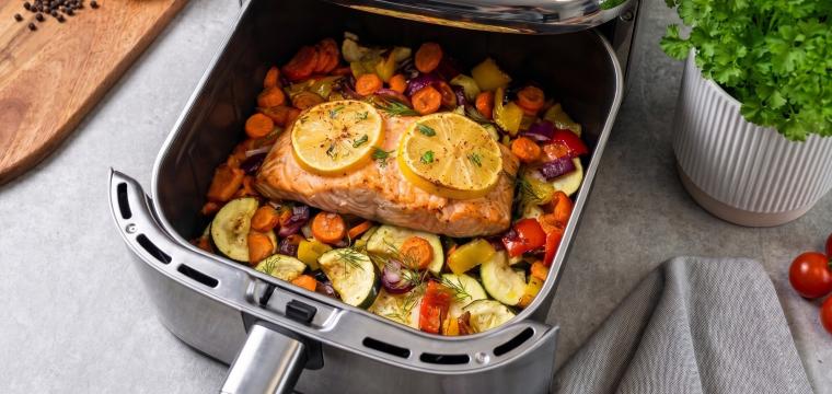 Zitronen-Lachs auf Sommergemüse Zitronen-Lachs auf Sommergemüse