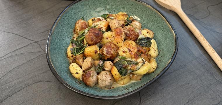 Gnocchi mit Pilzen und Bratwurst