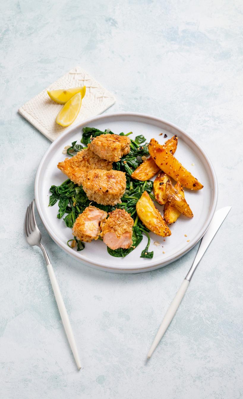 Fisch-Nuggets in Haferflockenkruste mit Spinat