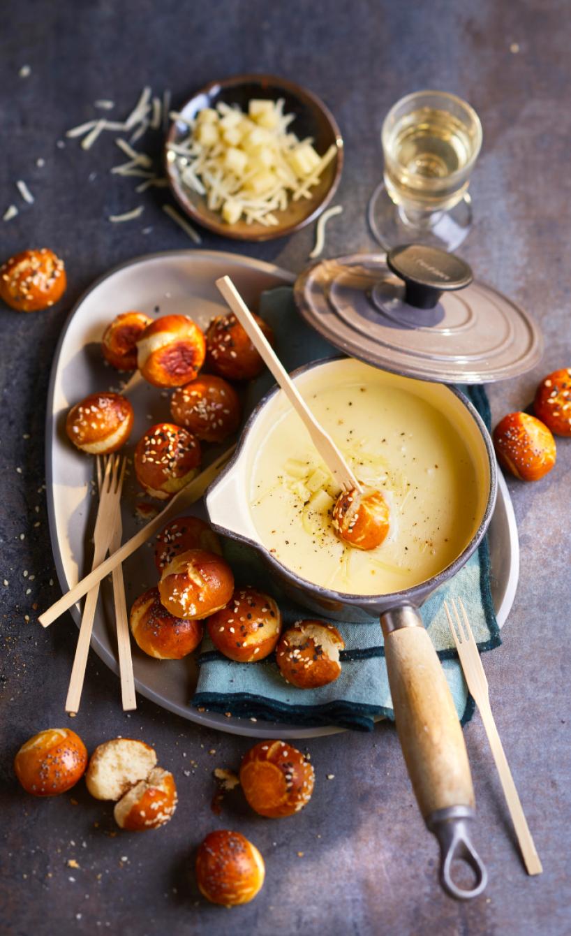 Käsefondue mit Laugenkonfekt