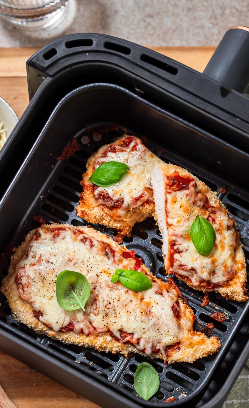 Hähnchen alla Parmigiana mit Mozzarella überbacken