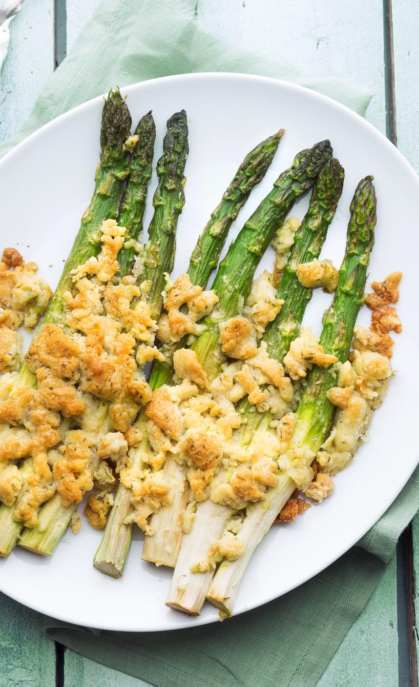 Airfryer-Spargel mit Parmesancrispies