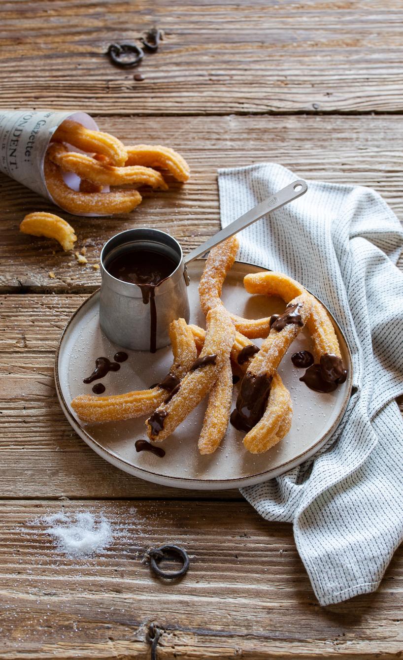 Knusprige Churros mit Schokosauce