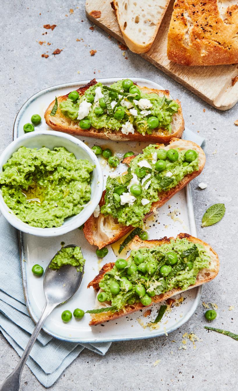 Crostini mit Erbsenpüree