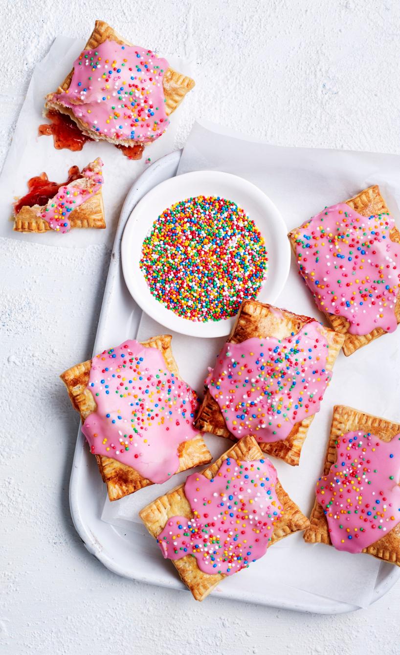 Pop-Tarts mit Erdbeer und bunten Perlen