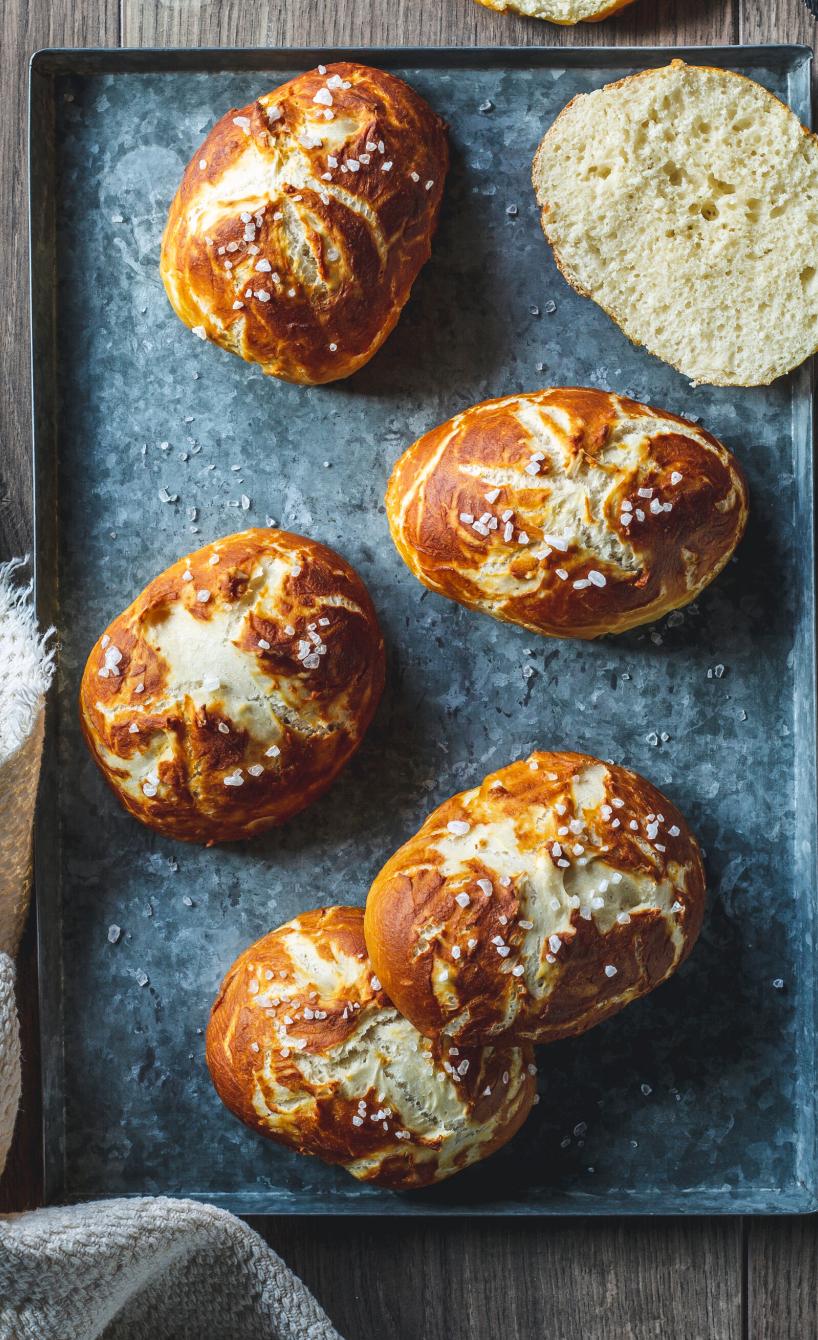 Knusprige Laugenbrötchen