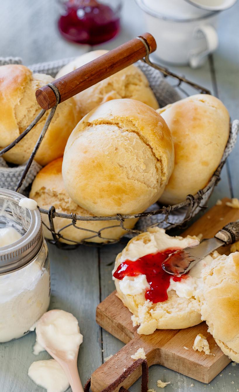 Schnelle Joghurtbrötchen aus dem AirFryer mit Marmelade