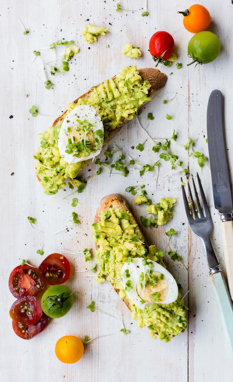 Avocadotoast mit Ei