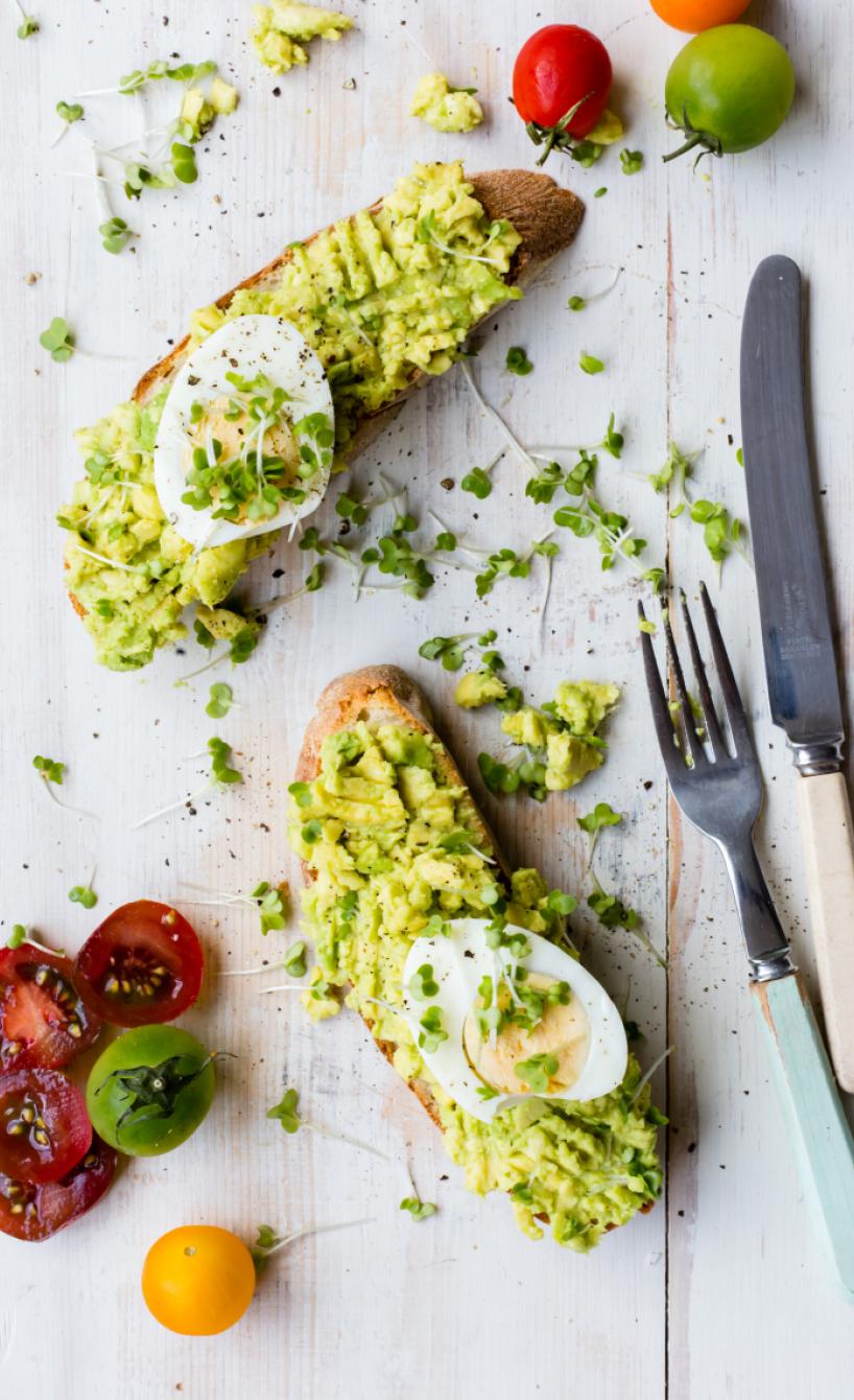 Avocadotoast mit Ei
